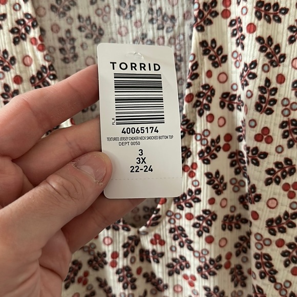 TORRID PLUS SIZE TEXTURED JERSEY CHOKER NECK SMOCKED BOTTOM TOP: CREAM: NWT:SZ 3 - Picture 3 of 5